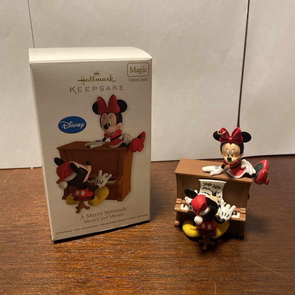 A Merry Serenade Mickey and Minnie Series Hallmark 2012 Ornament tested